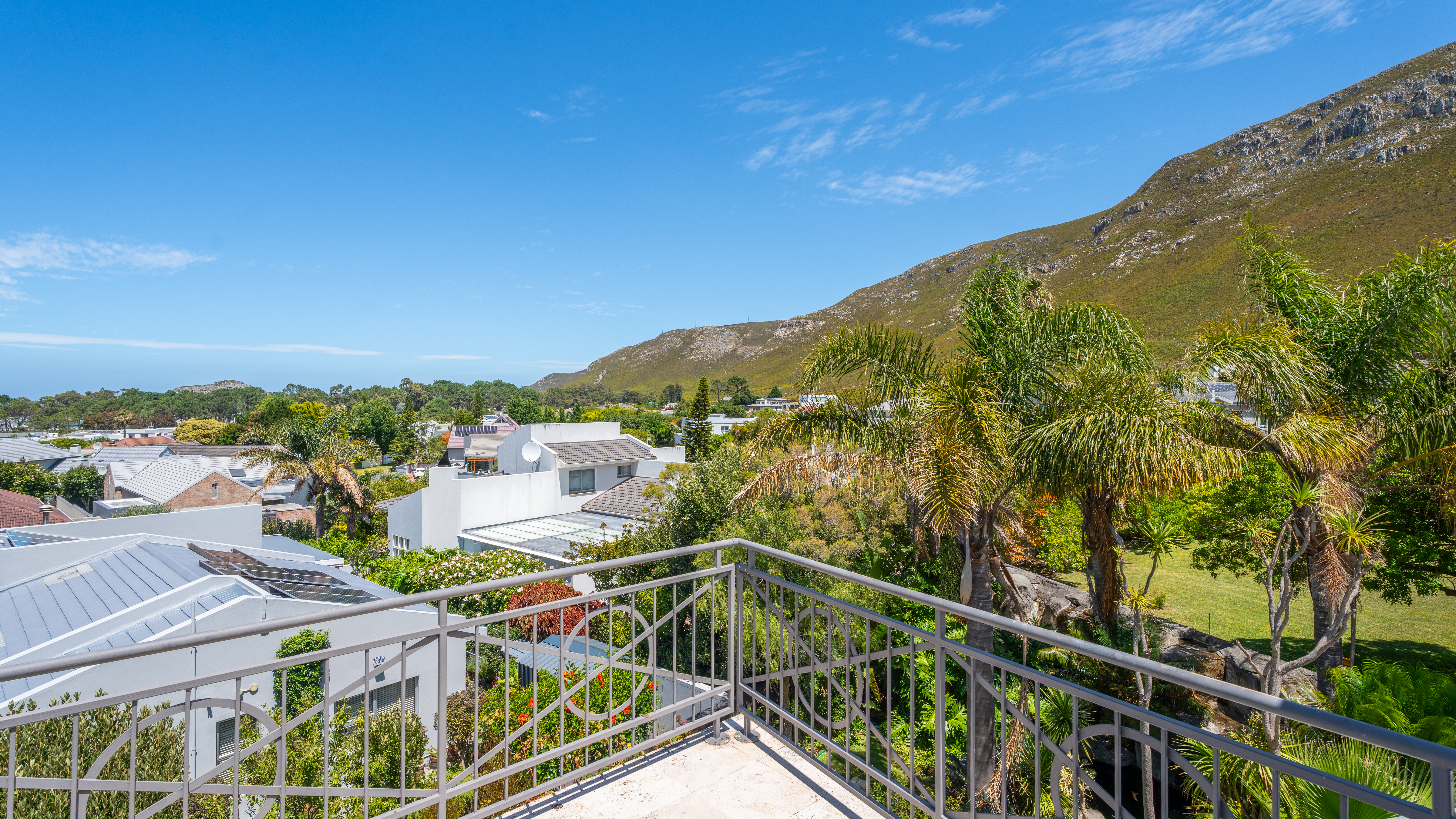 6 Bedroom Property for Sale in Hermanus Heights Western Cape